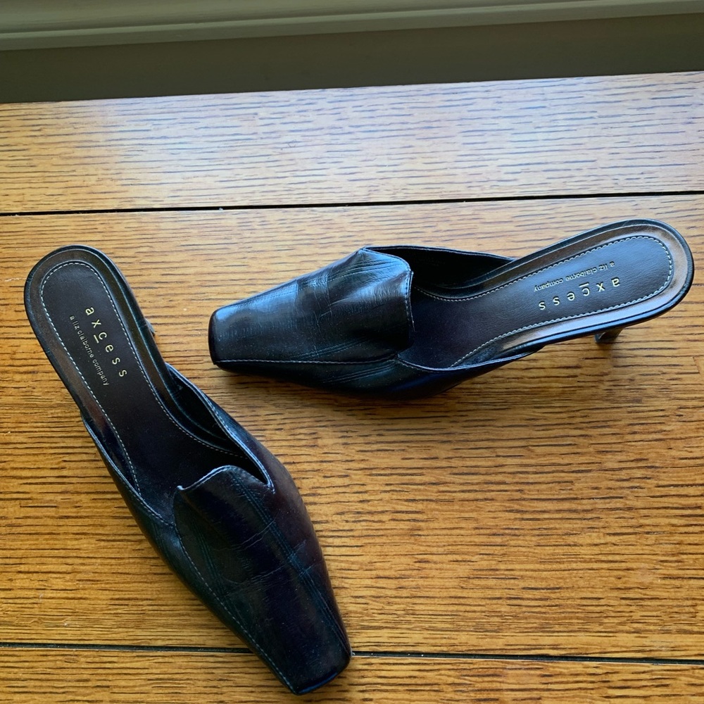 Access by Liz Claiborne Kesha shoe. Chocolate brown.